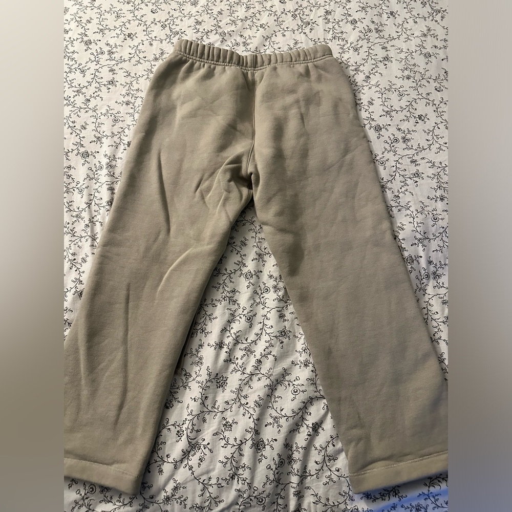 essentials sweatpants - Picture 2 of 4